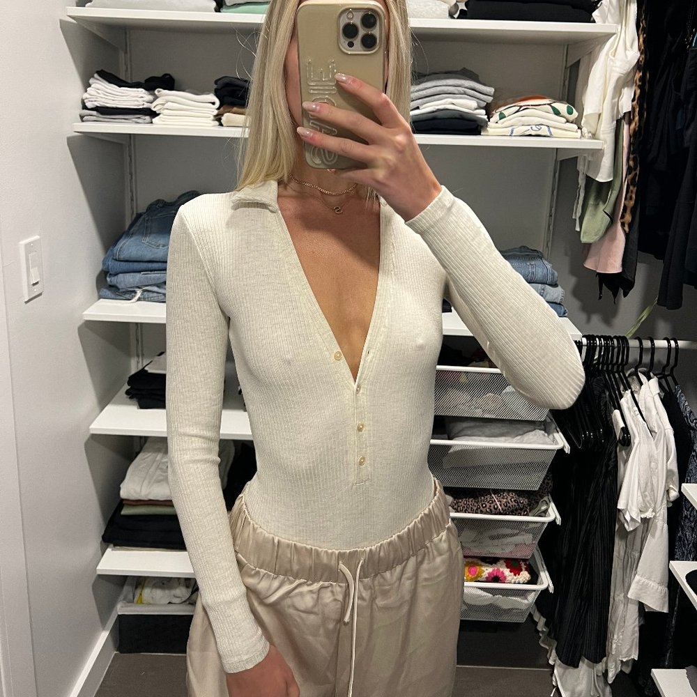 Aritzia - Beige Button-Down Bodysuit (XS)